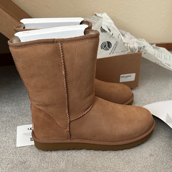 UGG Women's Classic short boots chestnut sz 10 - Picture 2 of 7